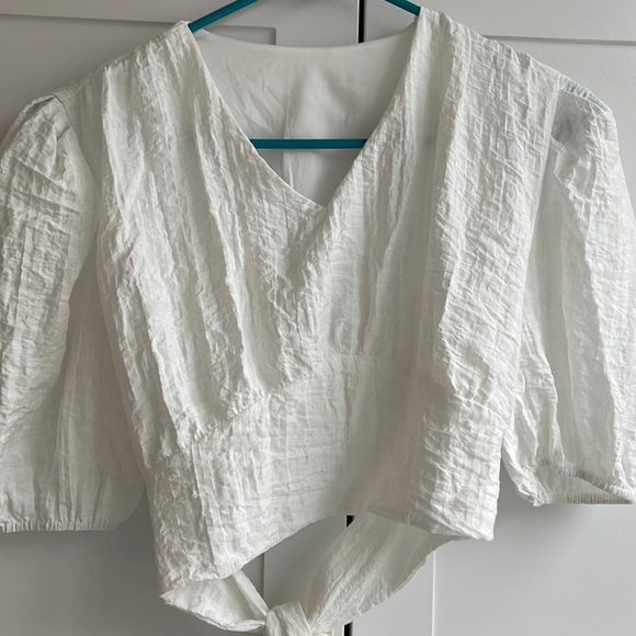 Chicwish Tops - Chicwish White Top, size medium NWOT